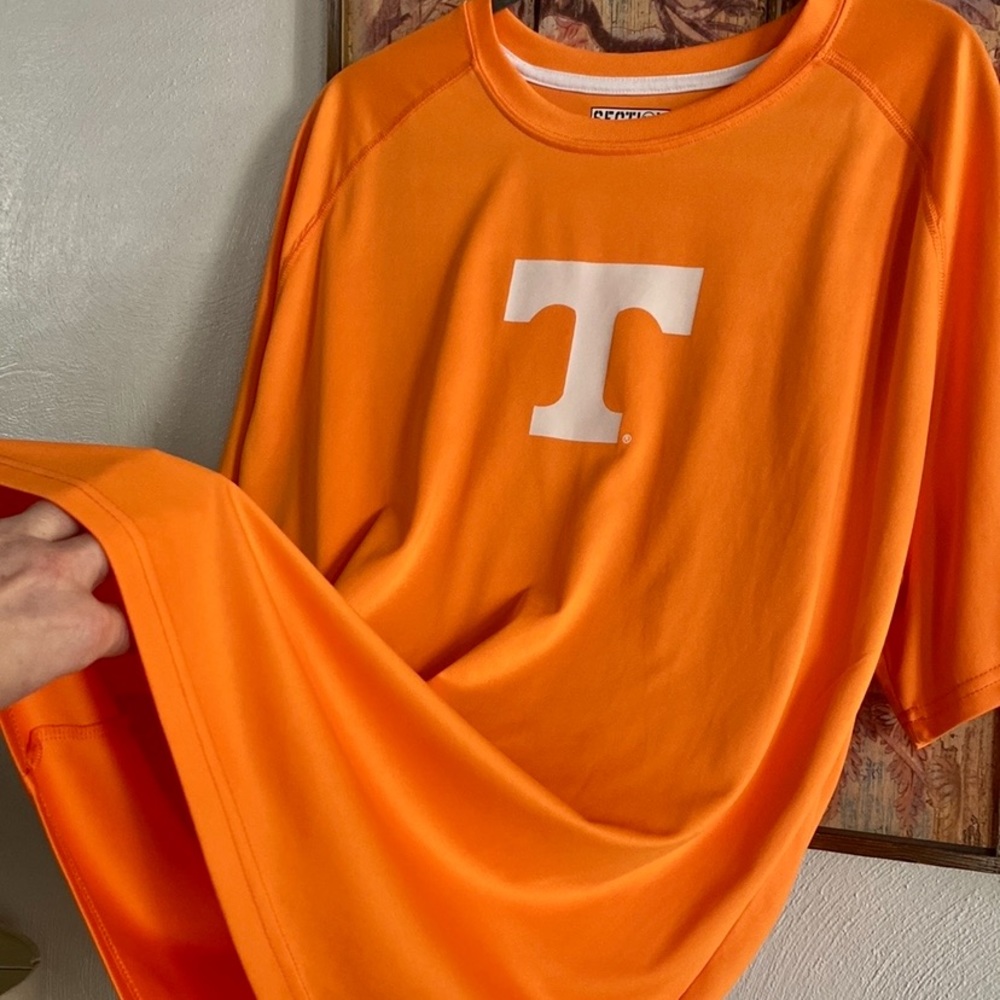 UNIVERSITY OF TENNESSEE VOLUNTEERS T LOGO LIGHTWEIGHT SHORT SLEEVE SHIRT MENS L